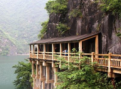 钟山区开展假冒注册商标侵权打假的行动