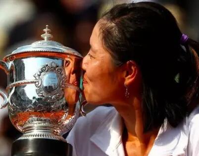 太有范了！NIKE发布李娜个人LOGO设计！