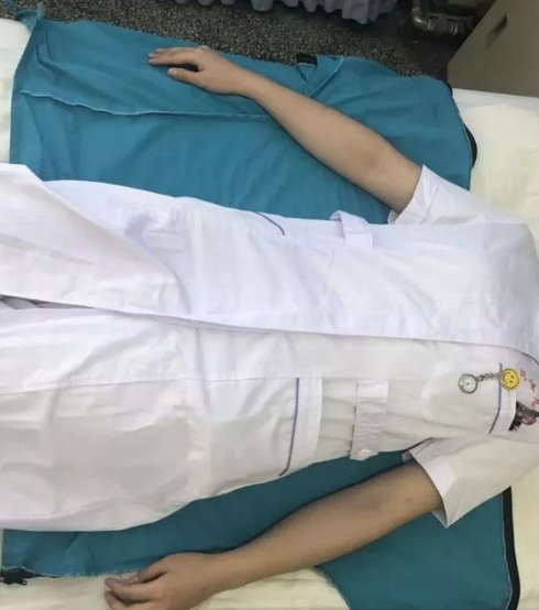 山西护士发明术后护理服获国家专利